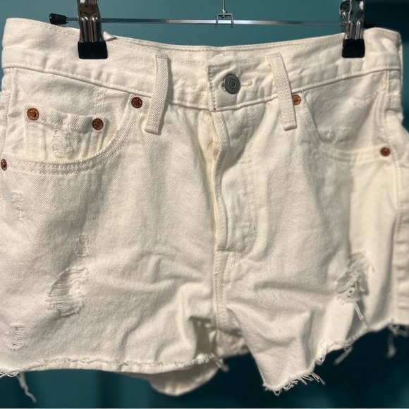 NEW Levi's White Distressed Jean Shorts
501 ORIGINAL SHORT - Picture 1 of 3